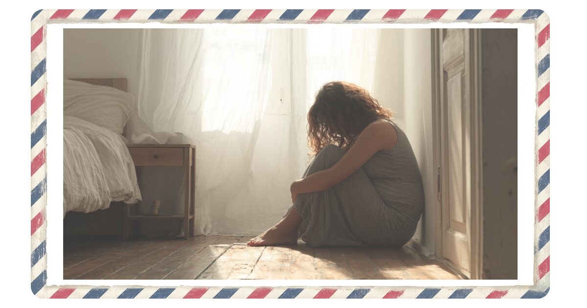 海外で孤独や不安を感じる妊婦のイメージ